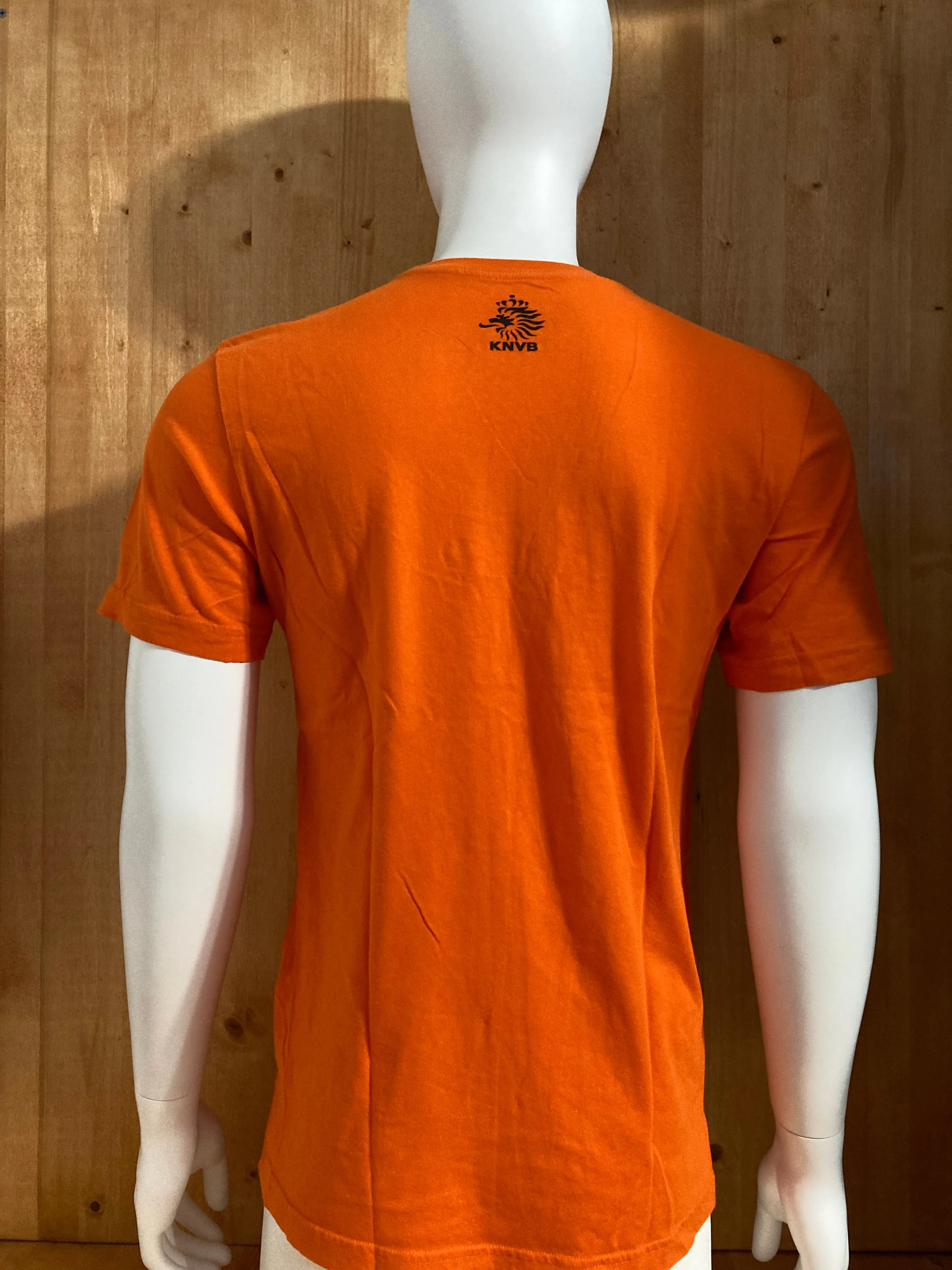 NIKE "KNVB" SOCCER FOOTBALL STANDARD FIT Graphic Print Adult T-Shirt Tee Shirt M MD Medium Orange Shirt
