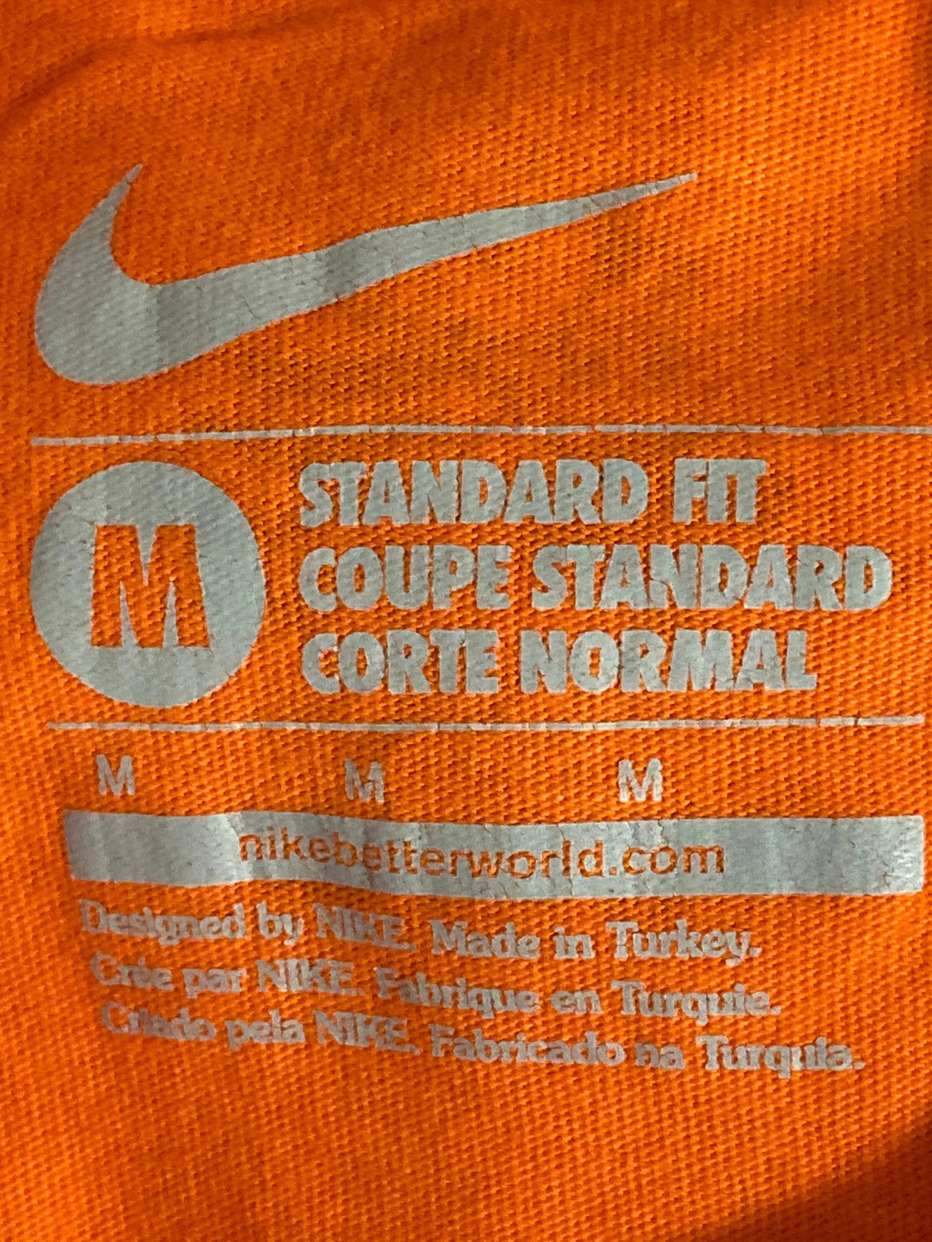 NIKE "KNVB" SOCCER FOOTBALL STANDARD FIT Graphic Print Adult T-Shirt Tee Shirt M MD Medium Orange Shirt